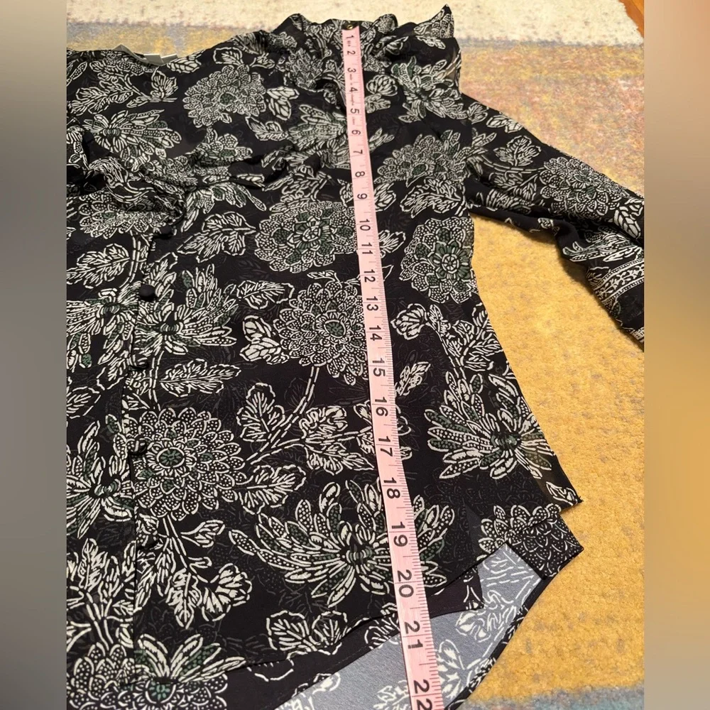 Veronica Beard Black and White Floral Blouse, silk overlay with ruffles, 4 - Picture 11 of 11